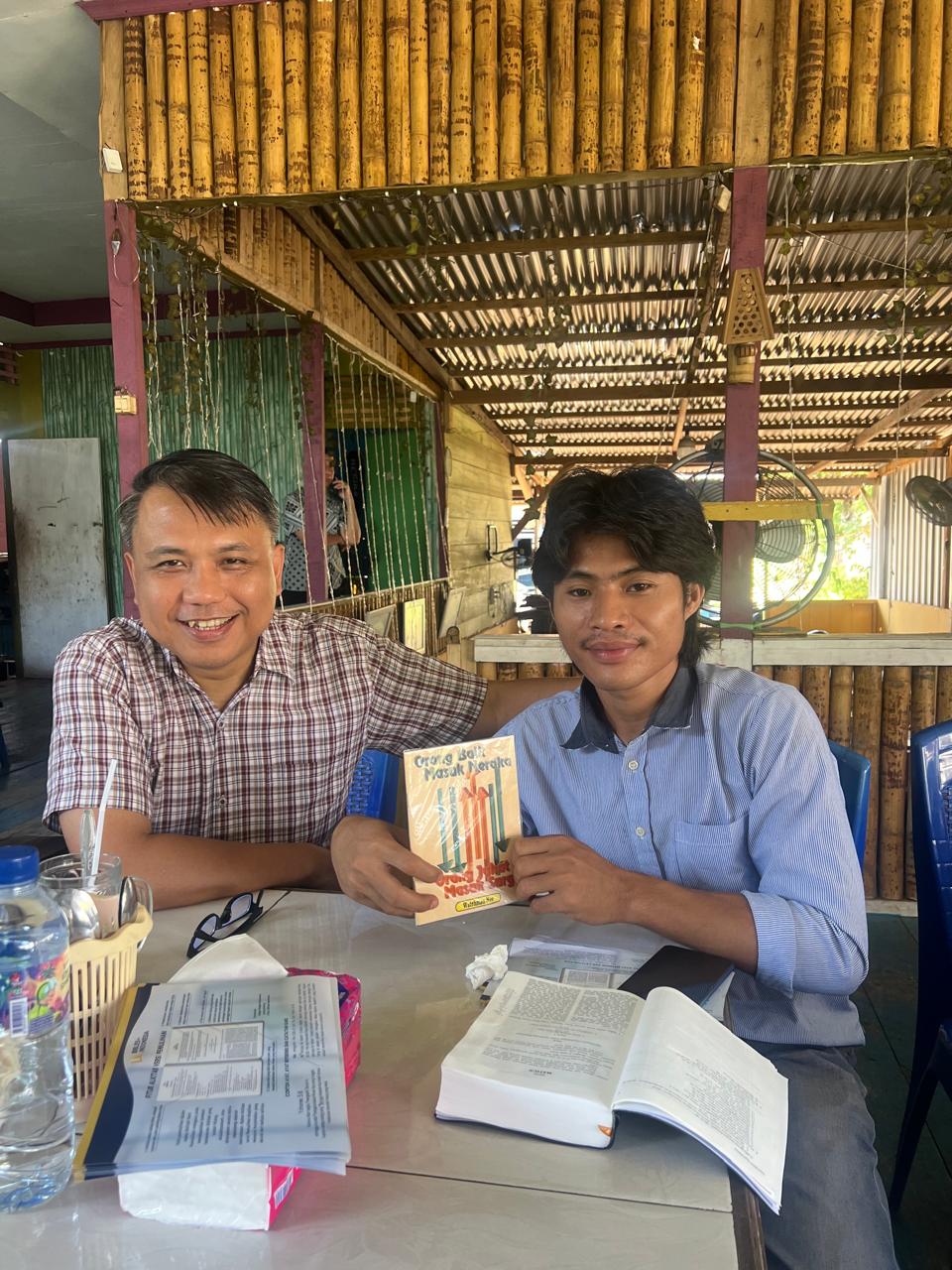 Pertemuan tim BFI dengan Sekretaris GMKI Morotai