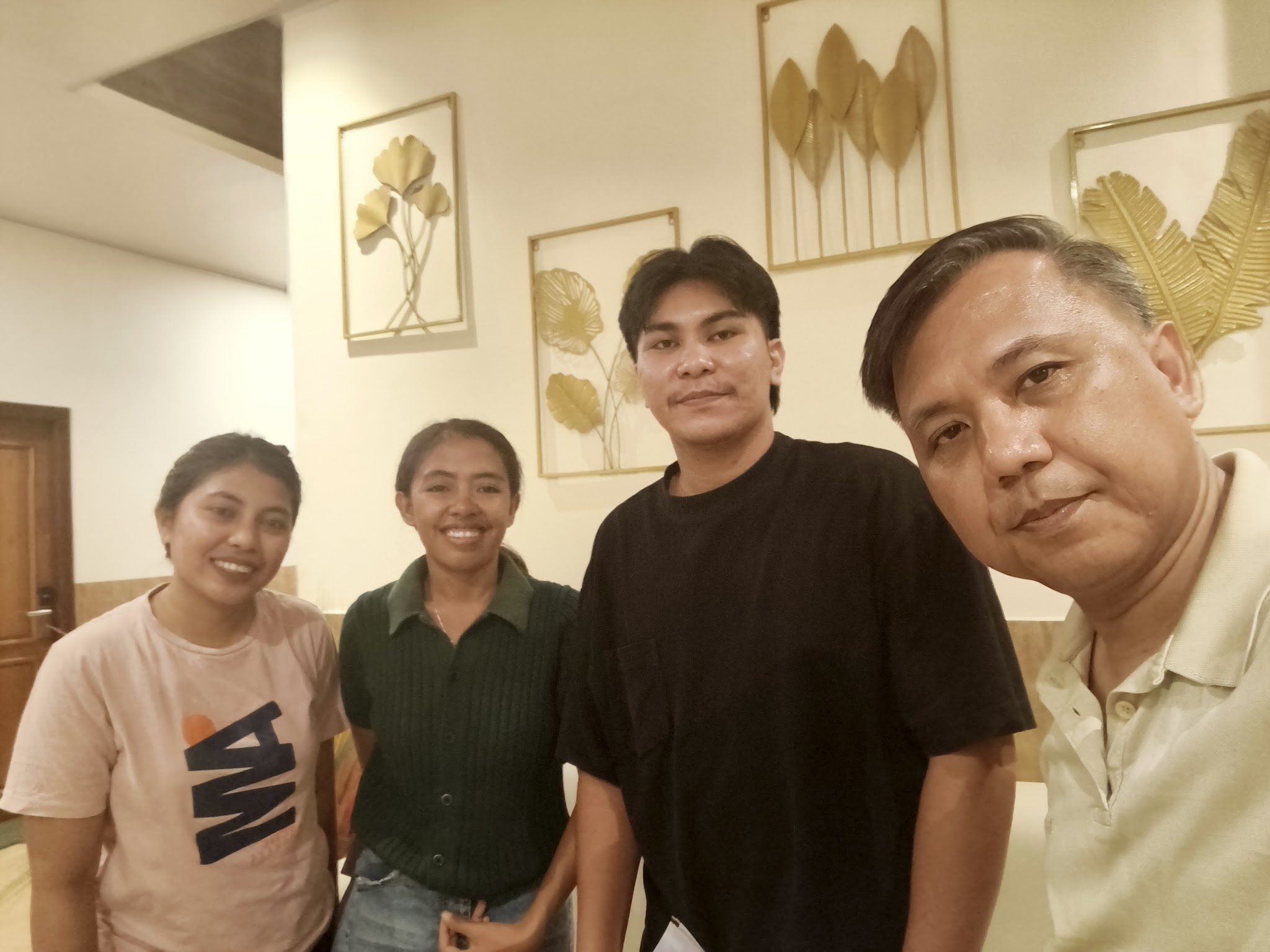 Pertemuan tim BFI dengan tiga pelayan firman muda di Tobelo